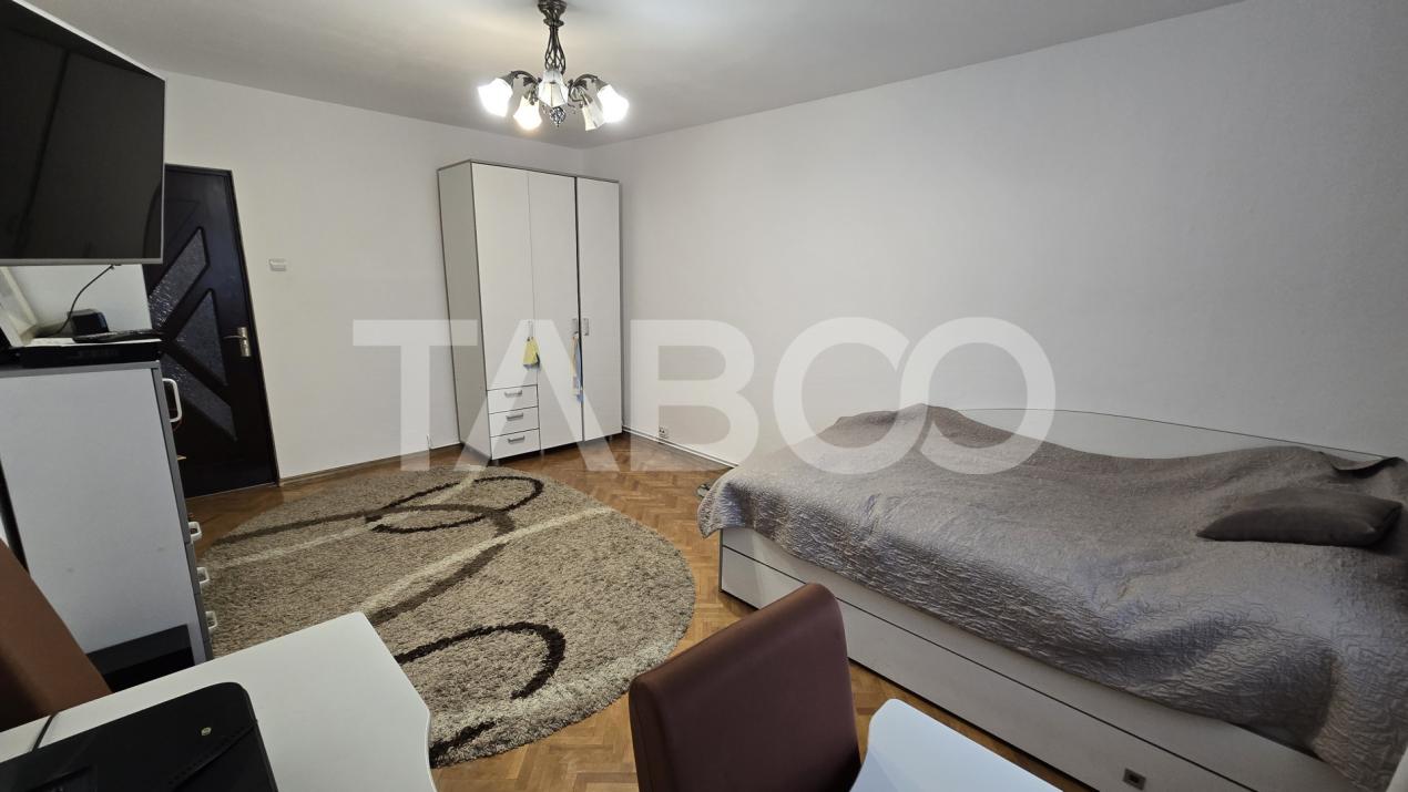 Apartament de vanzare 2 camere la etaj intermediar in zona Siretului