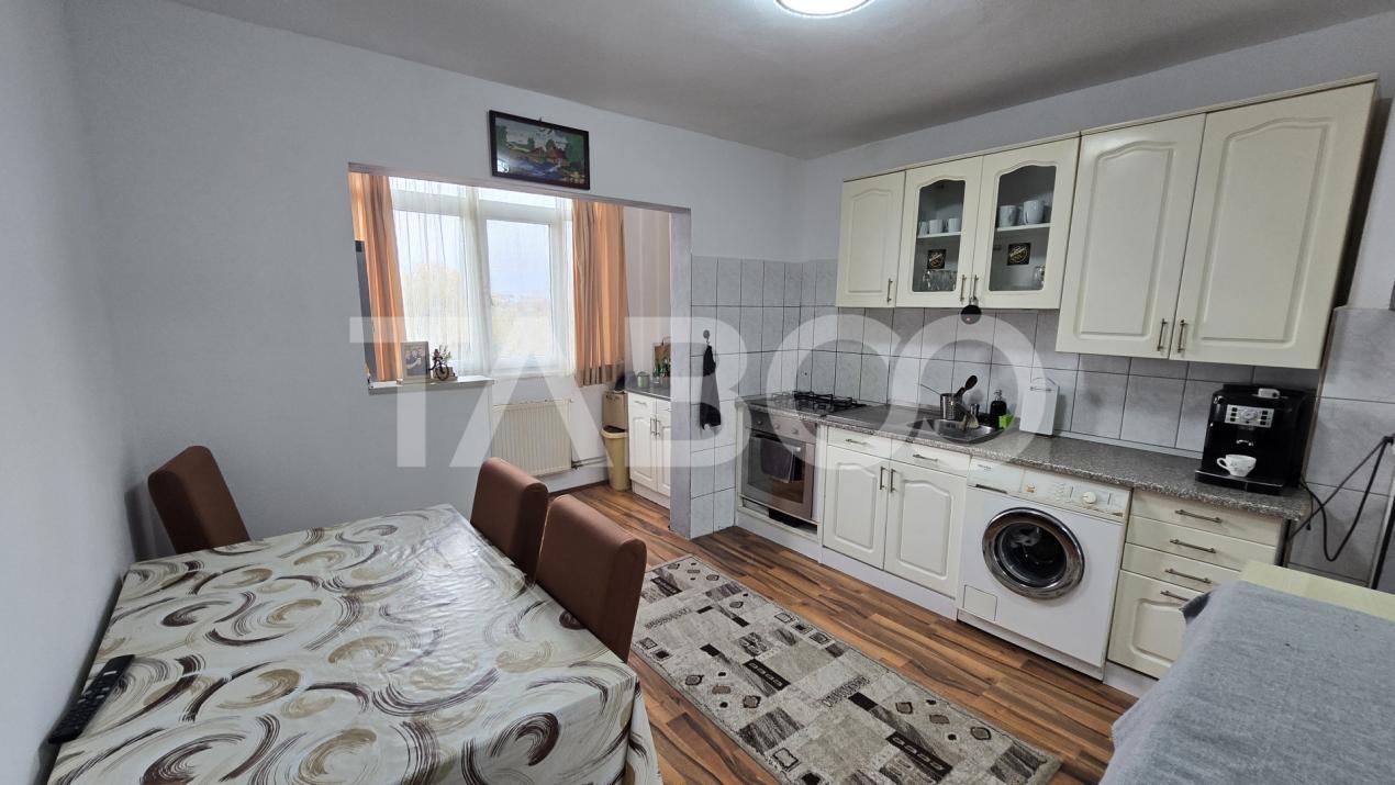 Apartament de vanzare 2 camere la etaj intermediar in zona Siretului