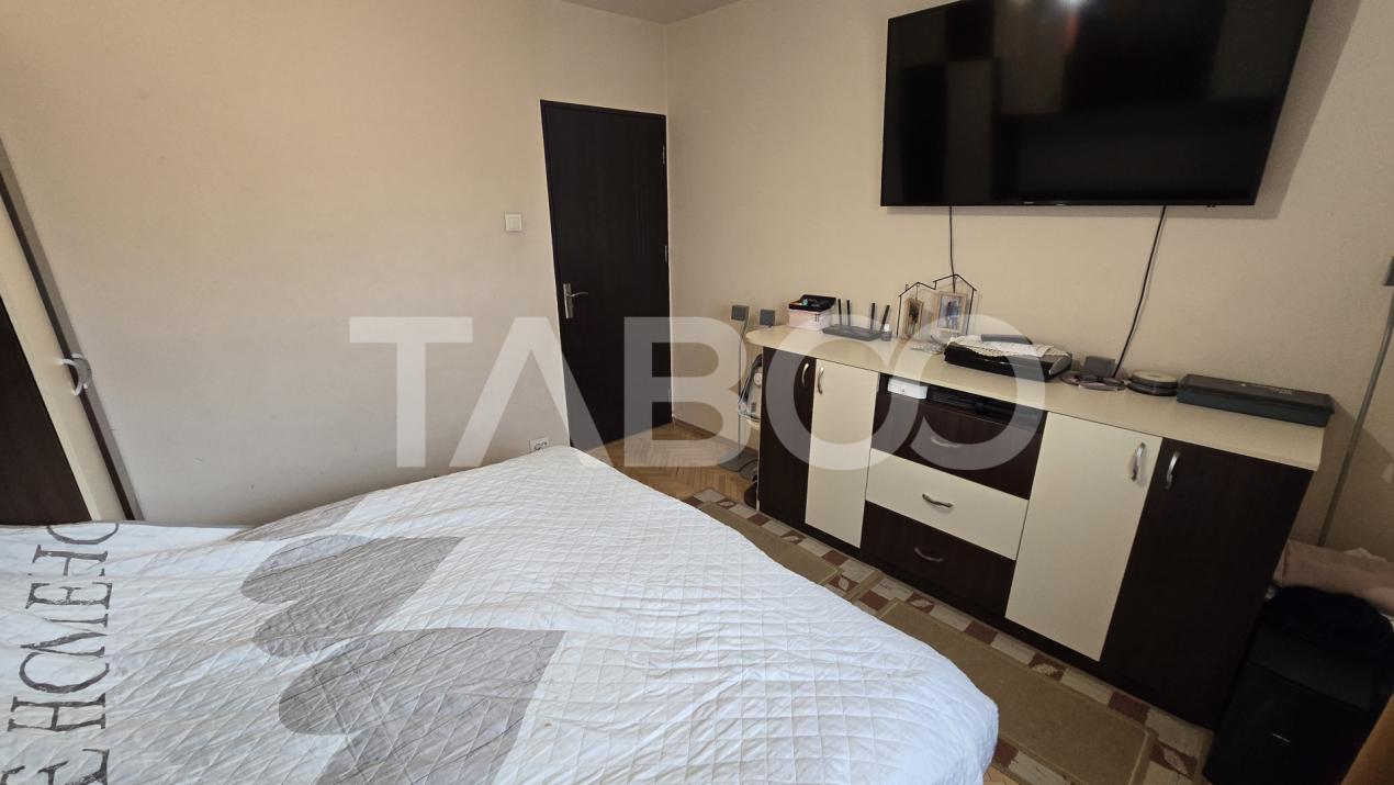 Apartament de vanzare 2 camere la etaj intermediar in zona Siretului