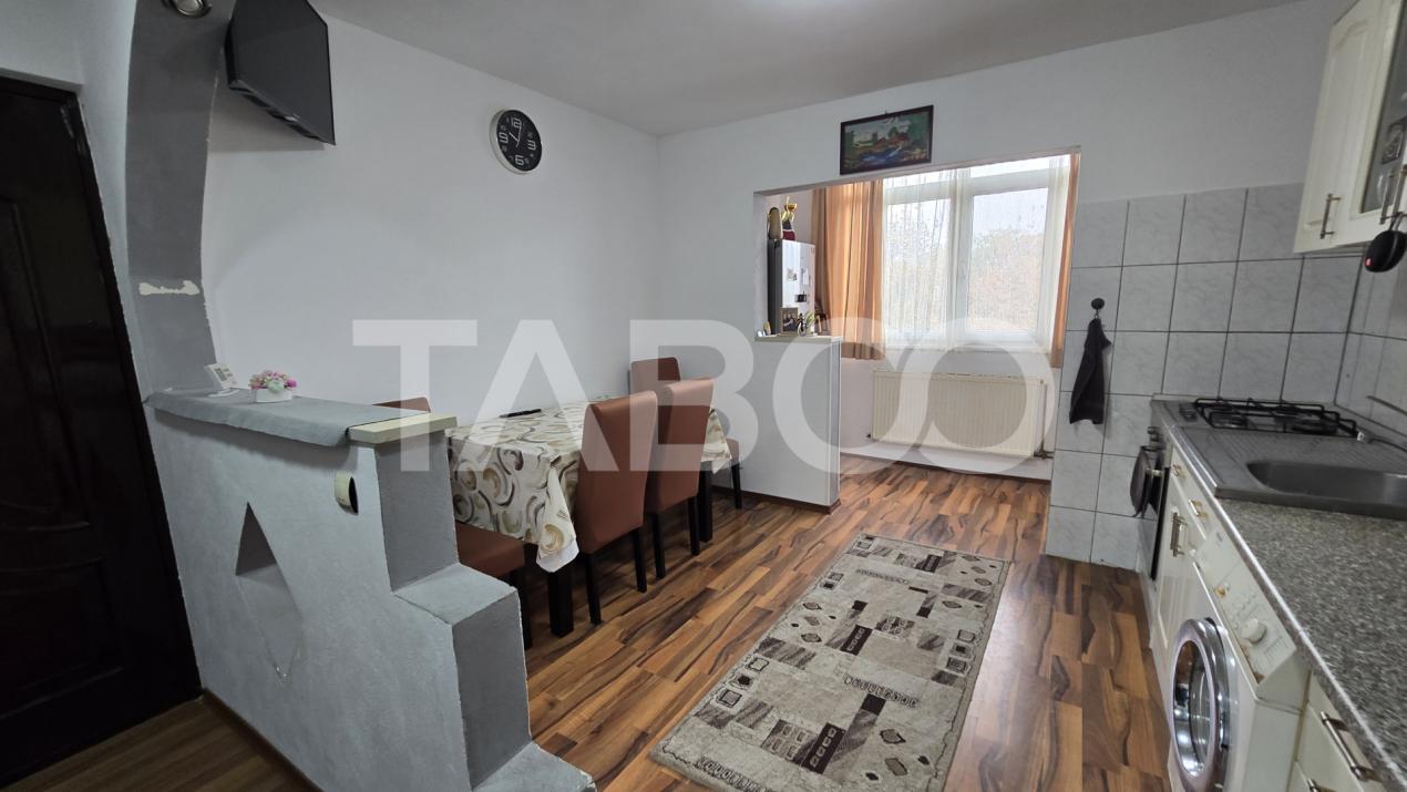 Apartament de vanzare 2 camere la etaj intermediar in zona Siretului