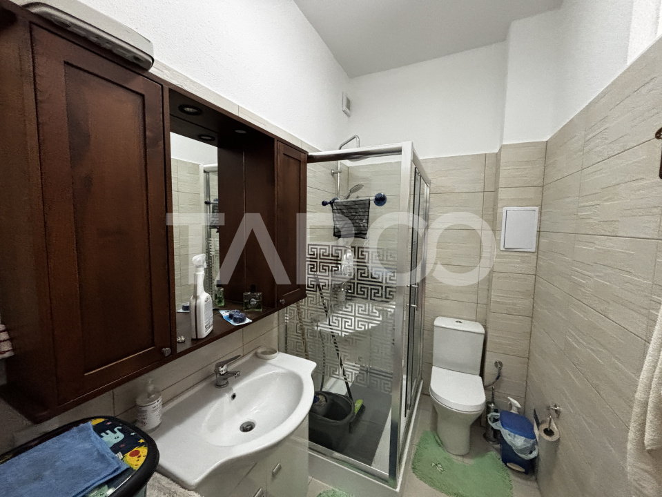 Apartament de vanzare 2 camere + loc de parcare  zona Doamna Stanca