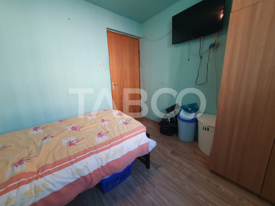 Apartament de vanzare 2 camere semidecomandat zona 13 Decembrie