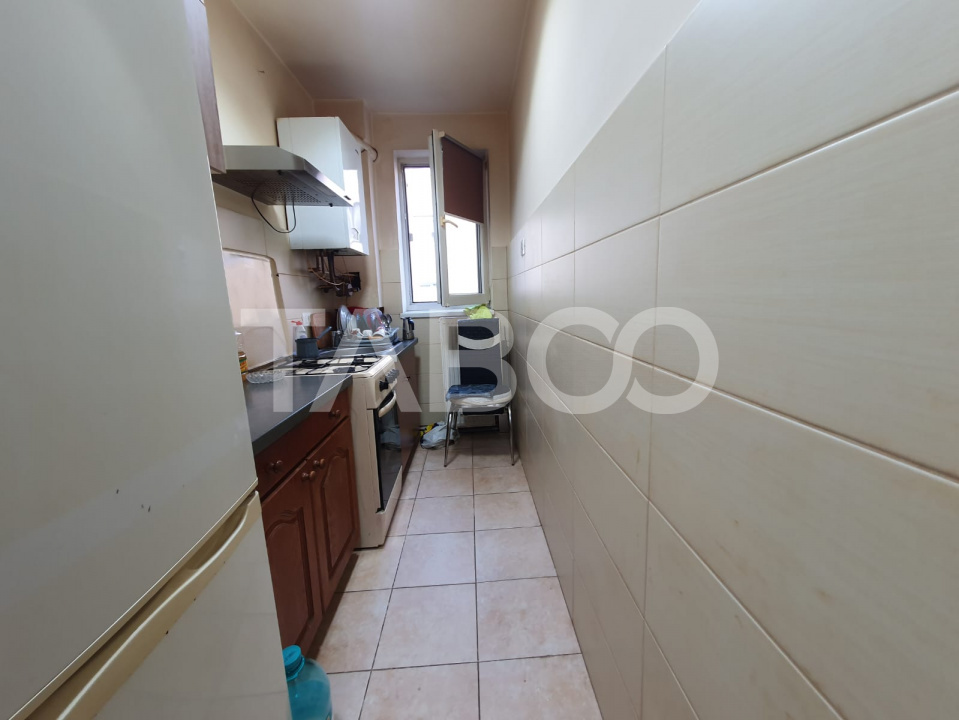 Apartament de vanzare 2 camere semidecomandat zona 13 Decembrie