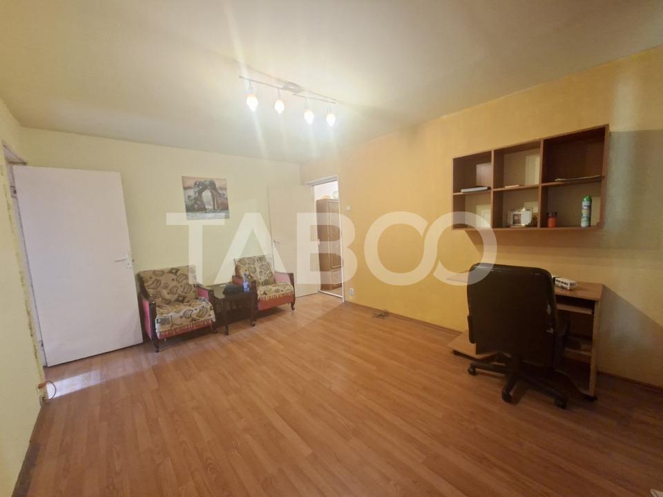 Apartament de vanzare 2 camere si pivnita parter inalt Rahovei Sibiu