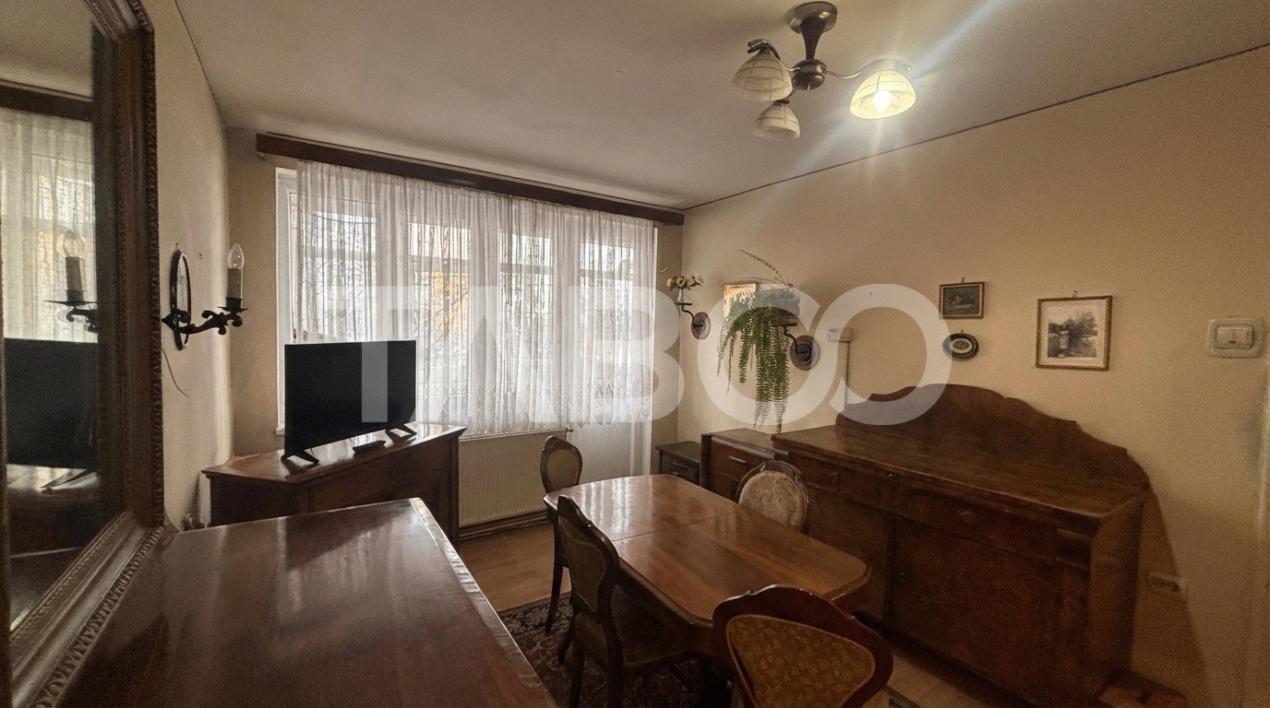 Apartament de vanzare 2 camere+balcon etaj 1 zona Mihai Viteazul