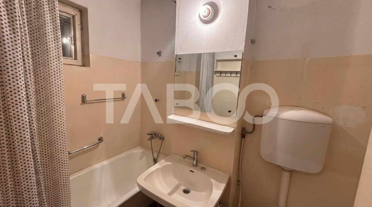 Apartament de vanzare 2 camere+balcon etaj 1 zona Mihai Viteazul