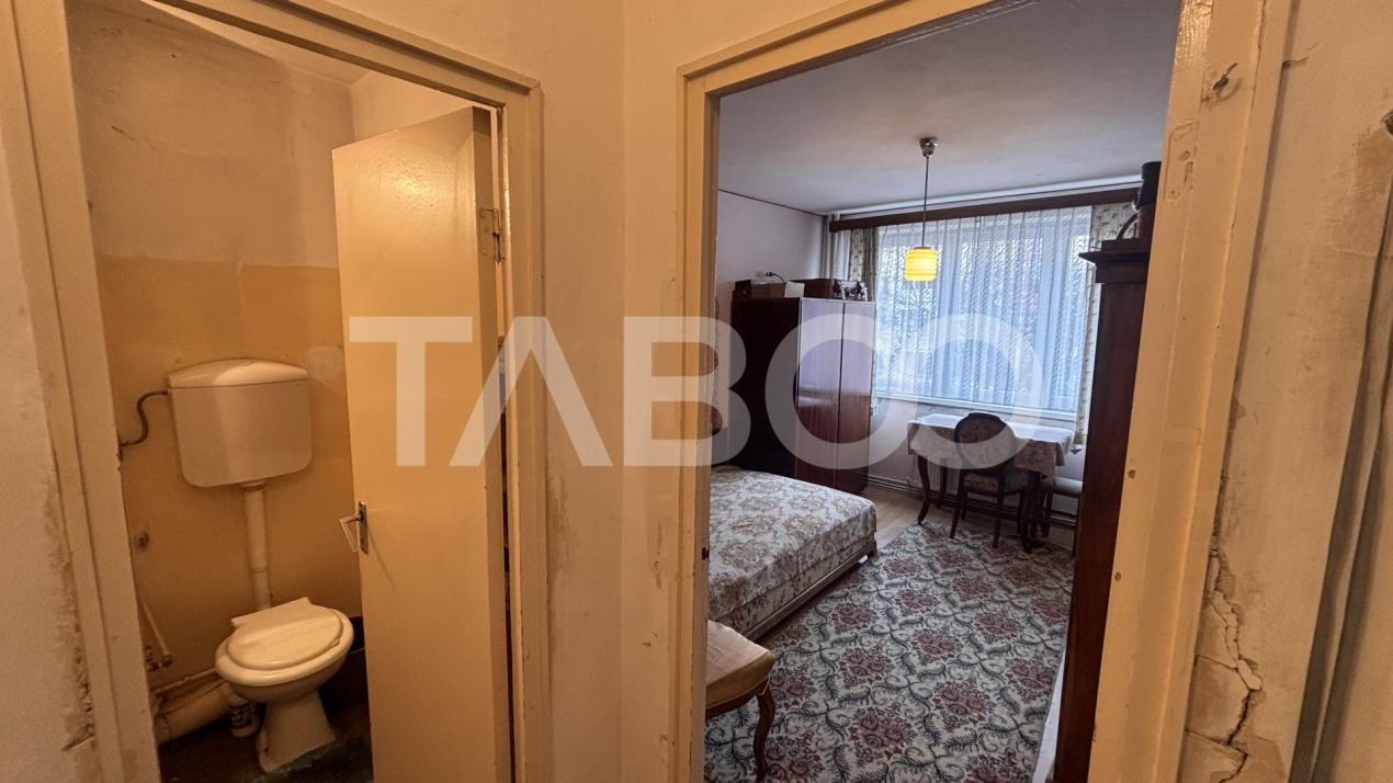 Apartament de vanzare 2 camere+balcon etaj 1 zona Mihai Viteazul