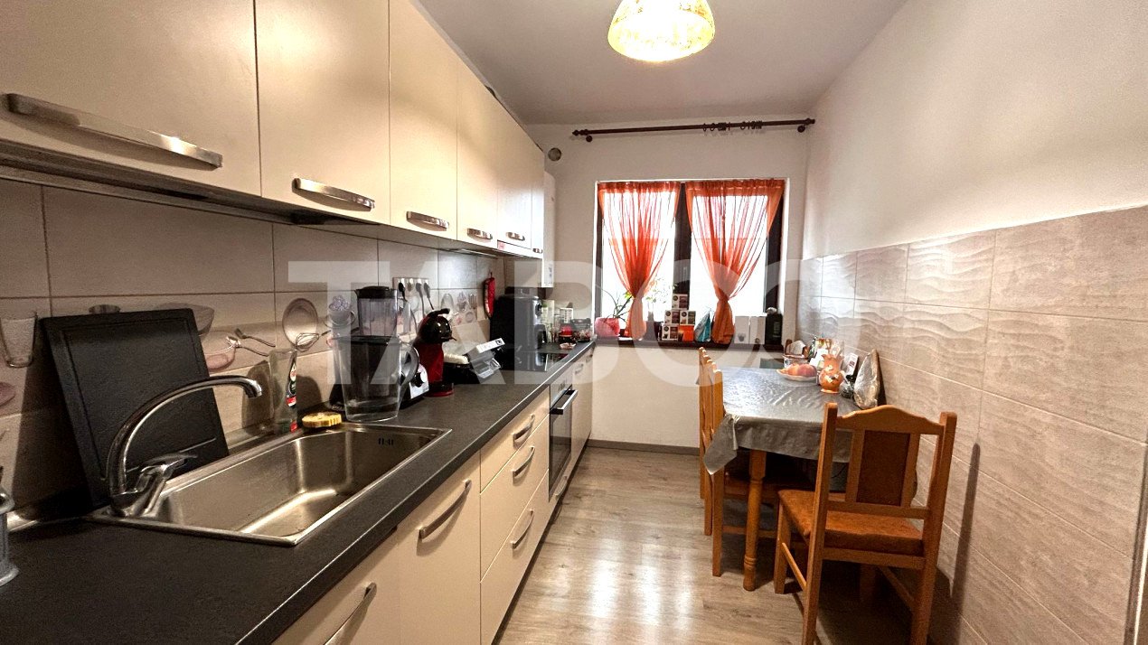 Apartament de vanzare 3 camere 2 bai 2 balcoane loc de parcare Sibiu