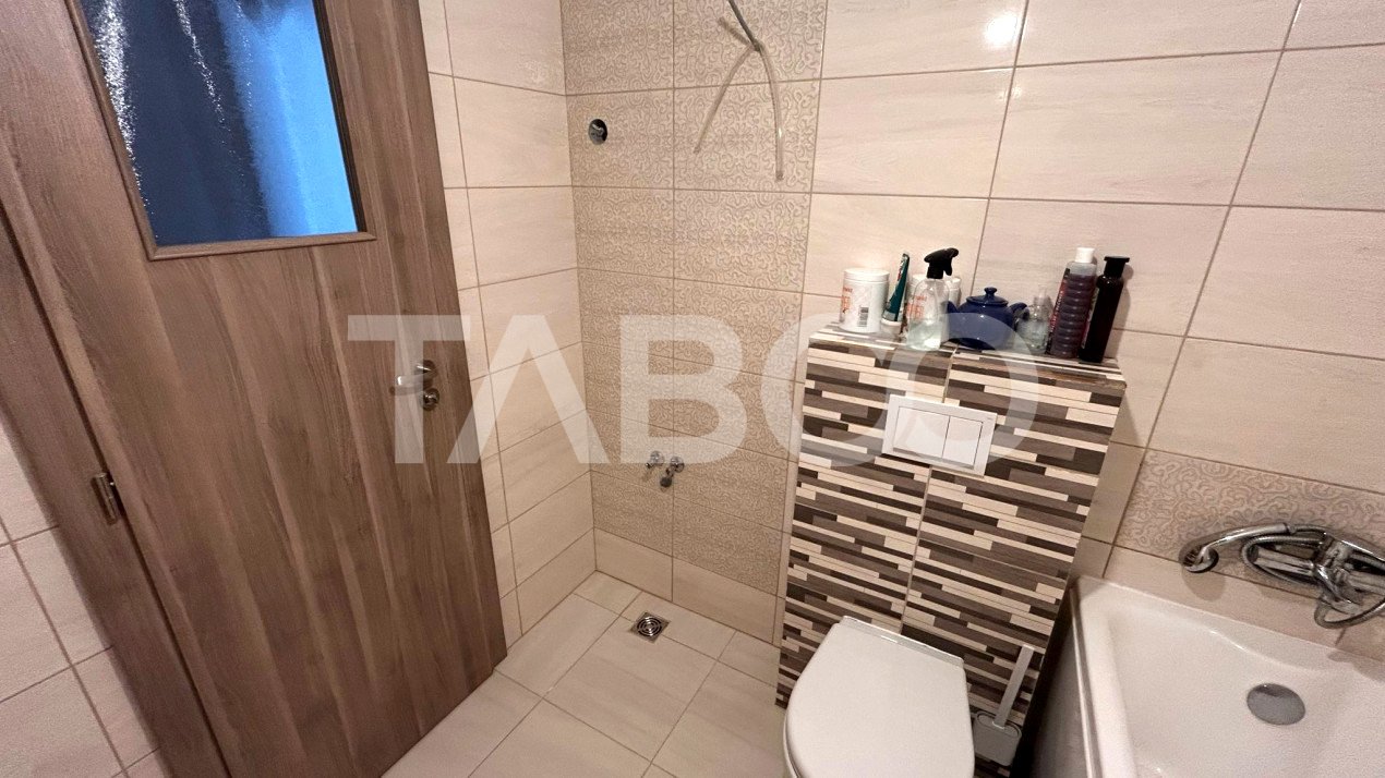 Apartament de vanzare 3 camere 2 bai 2 balcoane loc de parcare Sibiu