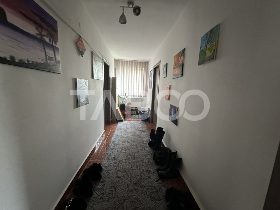 Apartament de vanzare 3 camere 2 bai 95 mp utili etaj 2 Zona Parcului