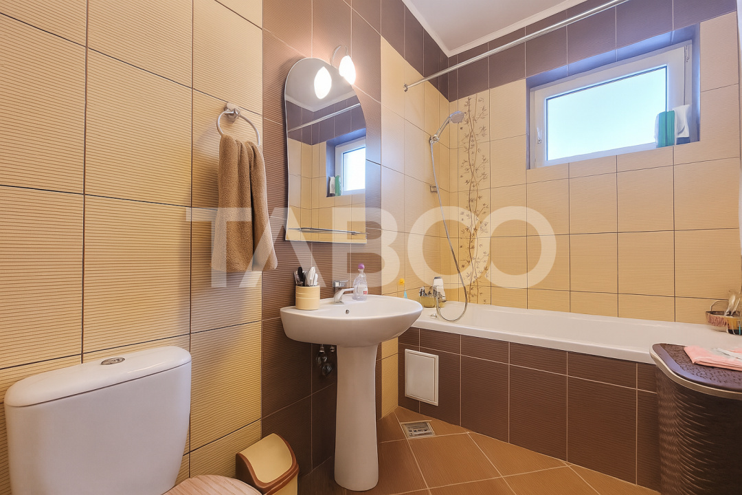 Apartament de vanzare 3 camere 2 bai etaj 1 zona Brana Selimbar