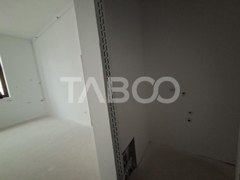 Apartament de vanzare 3 camere 3 bai zona centrala - predare la ALB