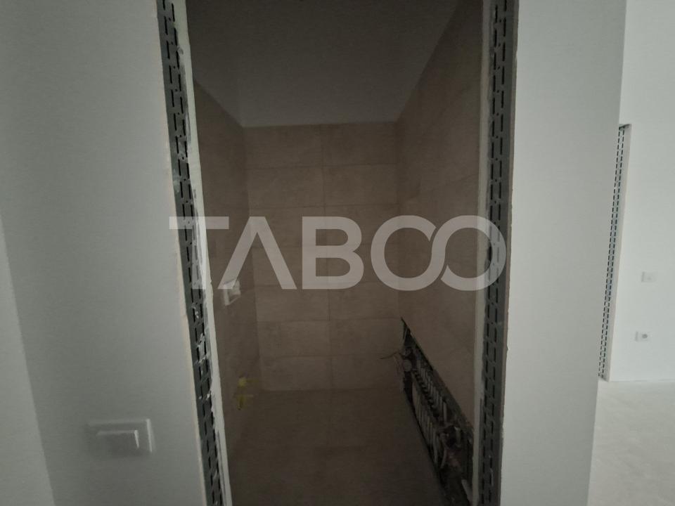 Apartament de vanzare 3 camere 3 bai zona centrala - predare la ALB