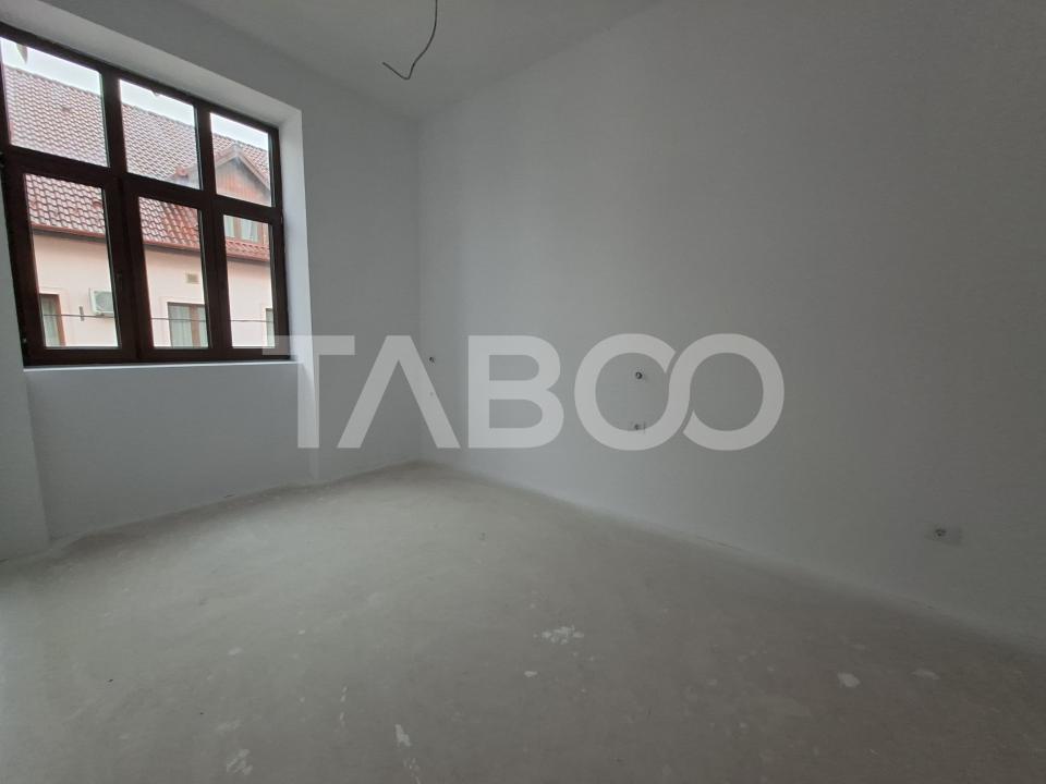 Apartament de vanzare 3 camere 3 bai zona centrala - predare la ALB