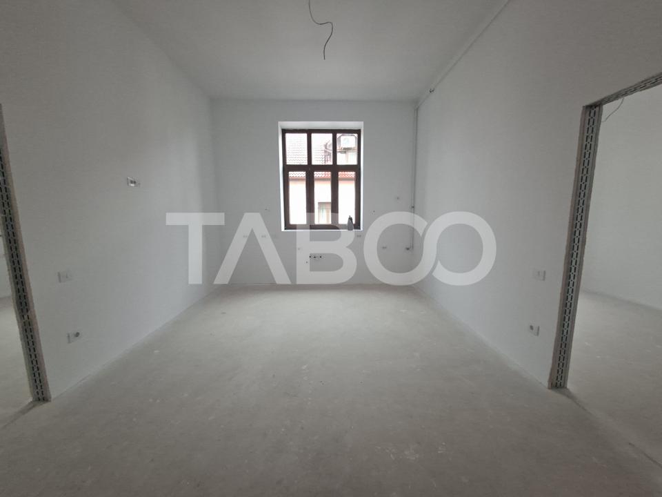 Apartament de vanzare 3 camere 3 bai zona centrala - predare la ALB