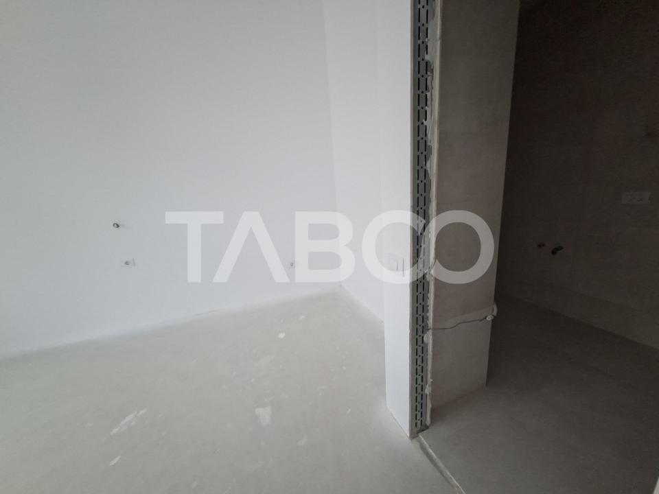 Apartament de vanzare 3 camere 3 bai zona centrala - predare la ALB