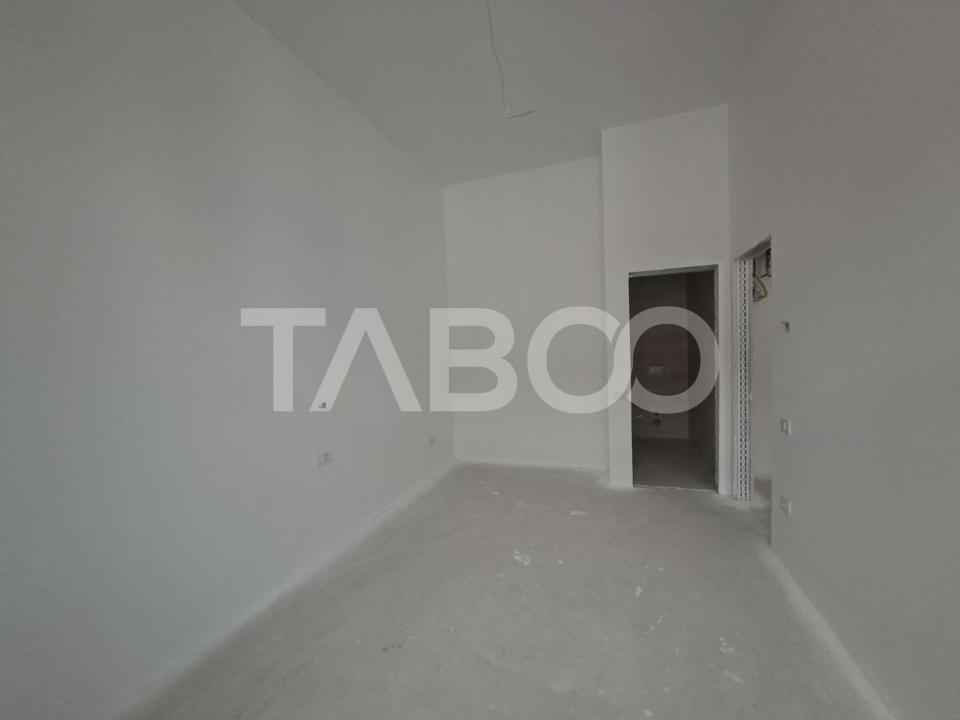 Apartament de vanzare 3 camere 3 bai zona centrala - predare la ALB