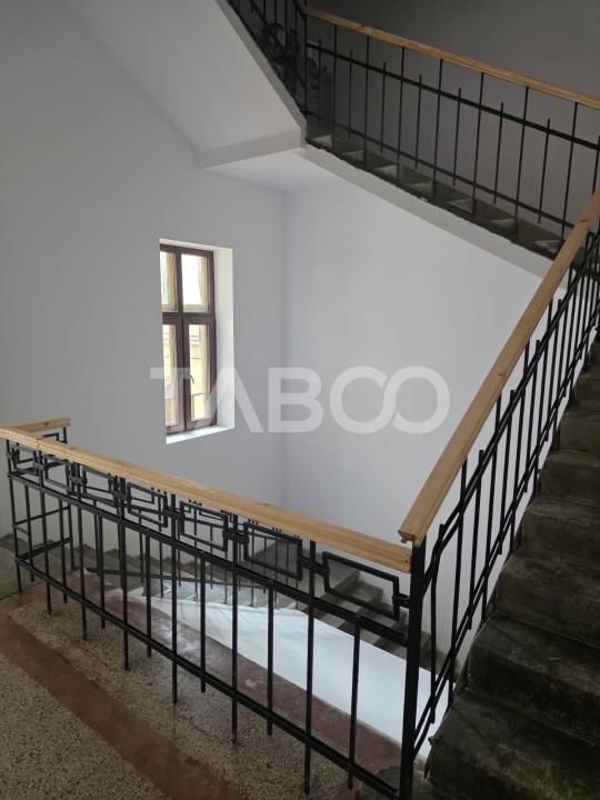 Apartament de vanzare 3 camere 3 bai zona centrala - predare la ALB