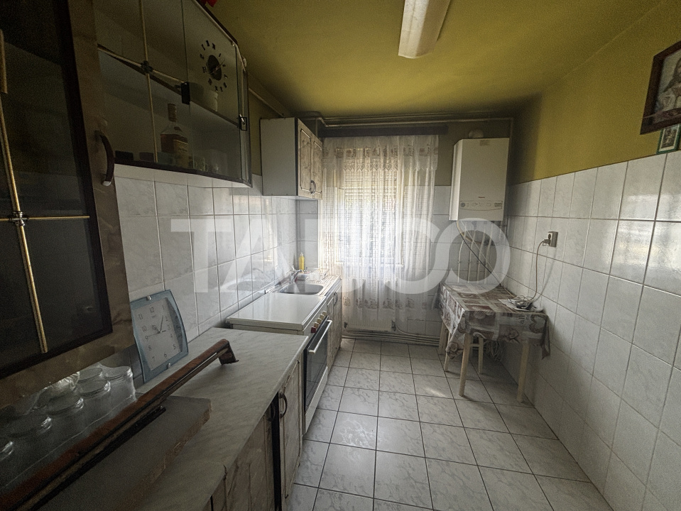 Apartament de vanzare 3 camere 50 mp utili zona Mihai Viteazul