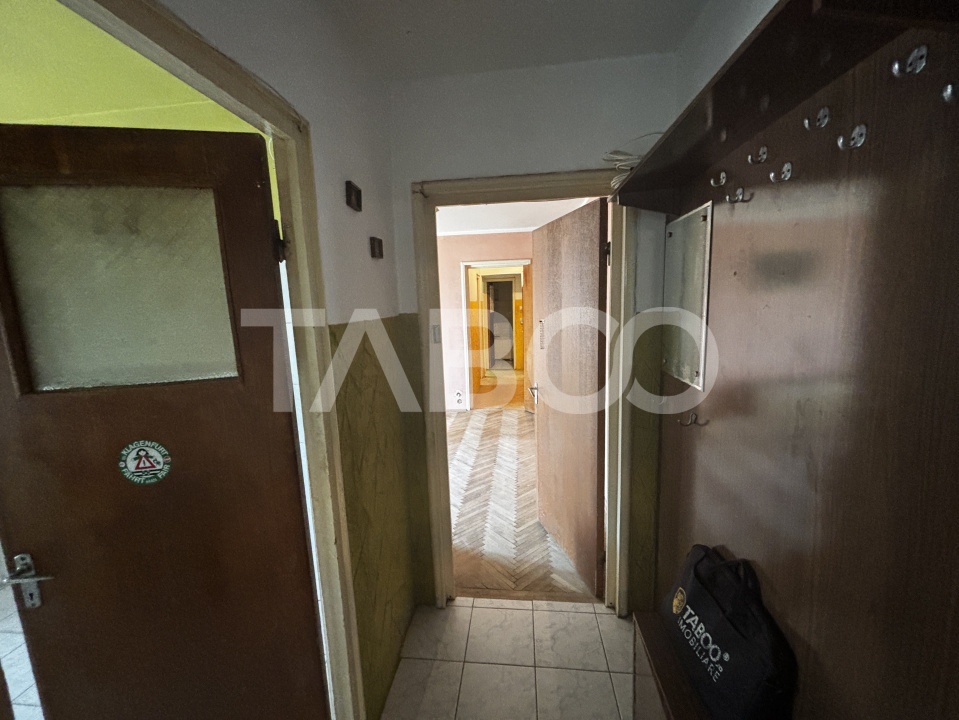 Apartament de vanzare 3 camere 50 mp utili zona Mihai Viteazul