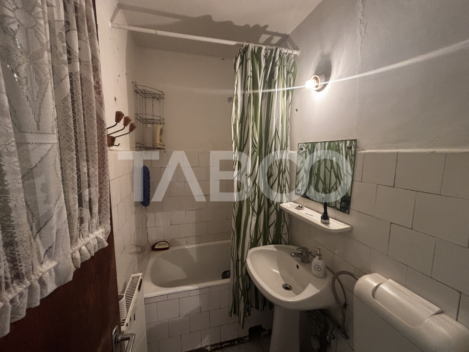 Apartament de vanzare 3 camere 50 mp utili zona Mihai Viteazul