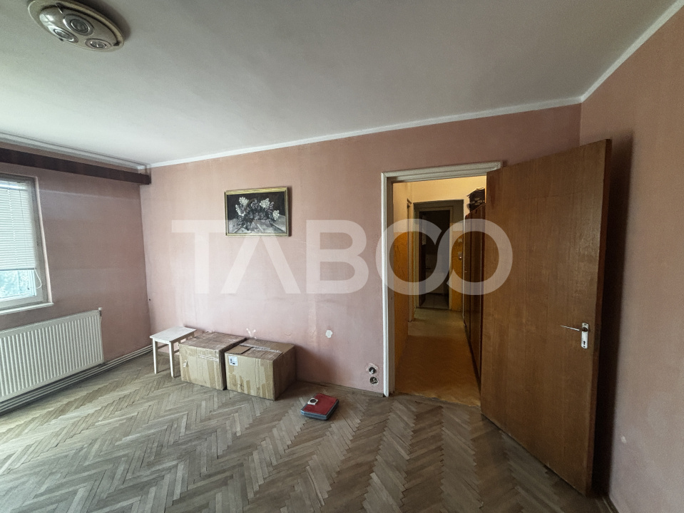 Apartament de vanzare 3 camere 50 mp utili zona Mihai Viteazul