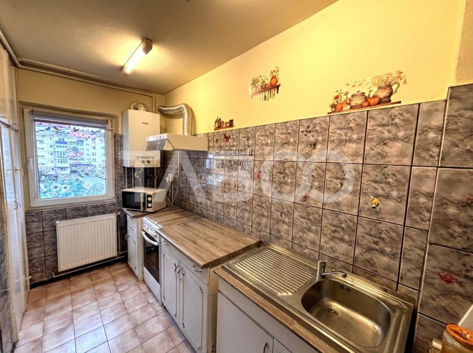 Apartament de vanzare 3 camere 55mp etaj 2+pivnita  mpu  Valea Aurie