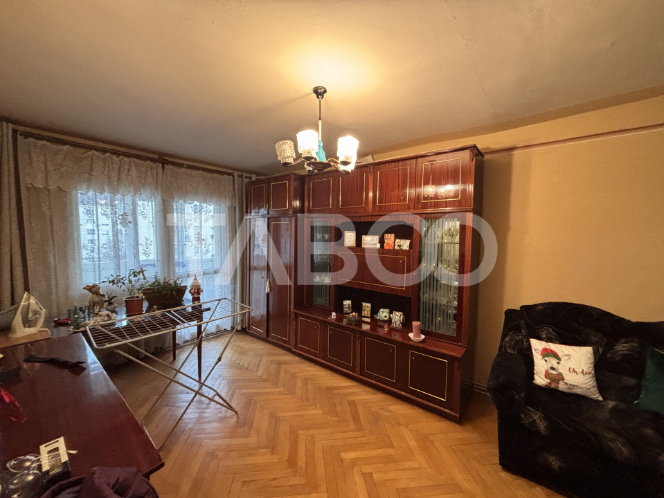 Apartament de vanzare 3 camere 55mp etaj 2+pivnita  mpu  Valea Aurie