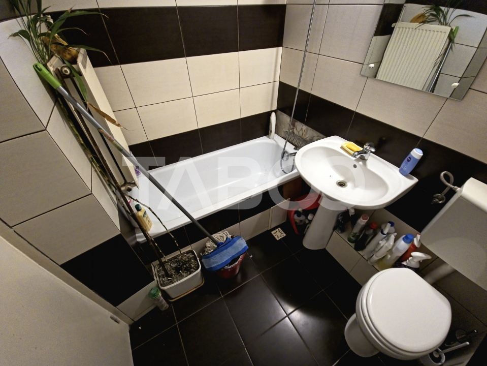 Apartament de vanzare 3 camere 60mp decomandat 2 balcoane zona Strand