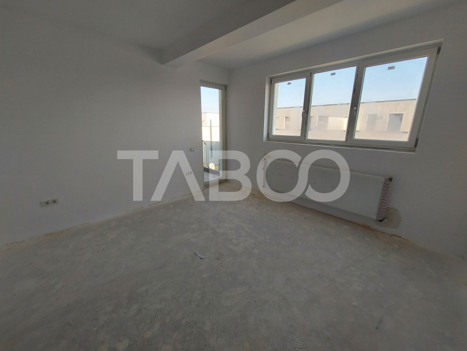 Apartament de vanzare 3 camere balcon logie 2 bai loc de parcare