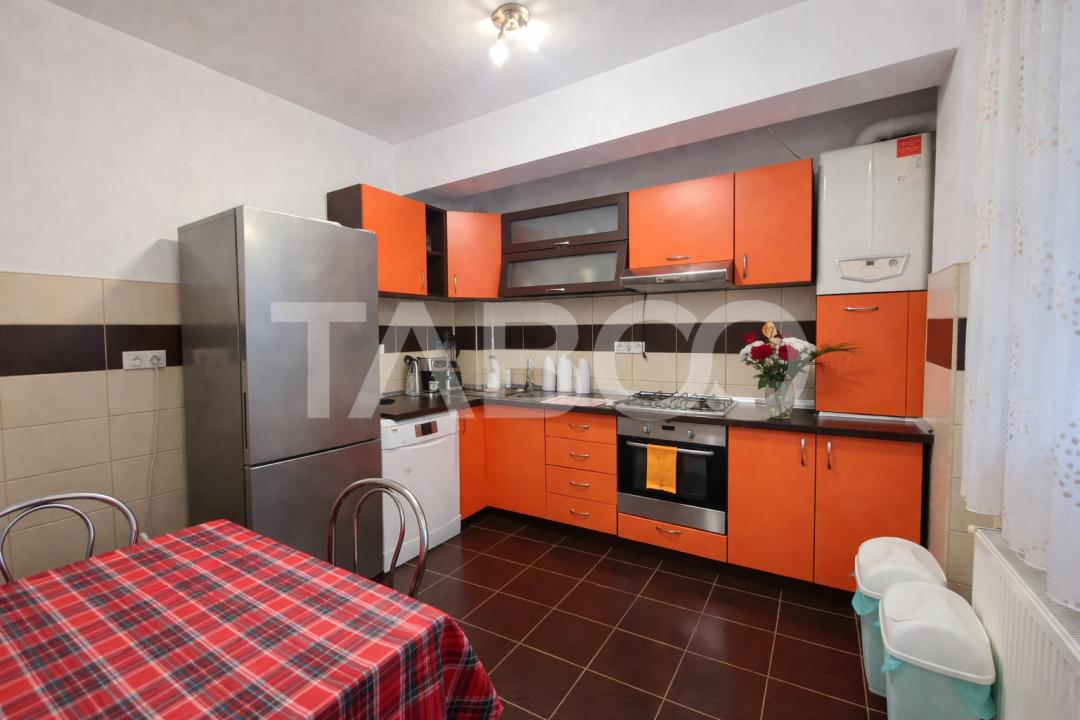 Apartament de vanzare 3 camere + boxa si balcon parcare etaj 2 Alma