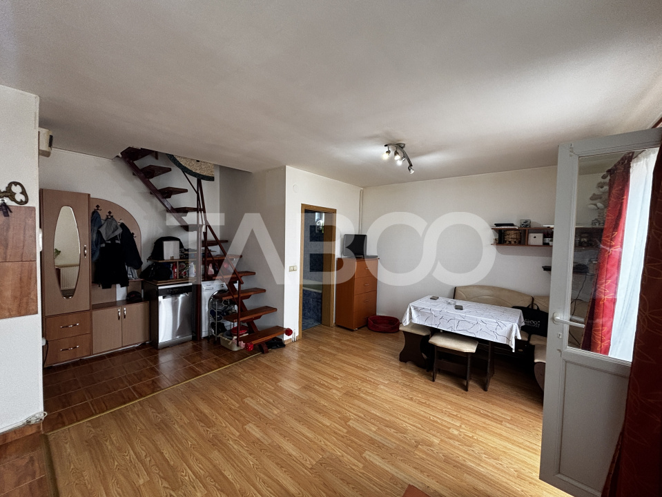 Apartament de vanzare 3 camere complet mobilat utilat Valea Aurie