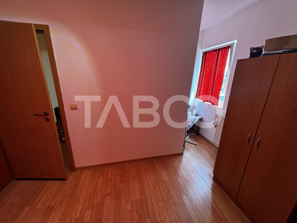 Apartament de vanzare 3 camere complet mobilat utilat Valea Aurie