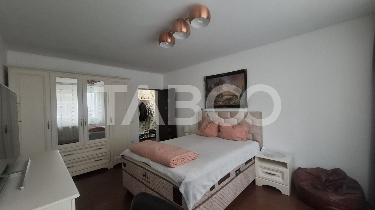 Apartament de vanzare 3 camere decomandat 74 mp doua locuri de parcare