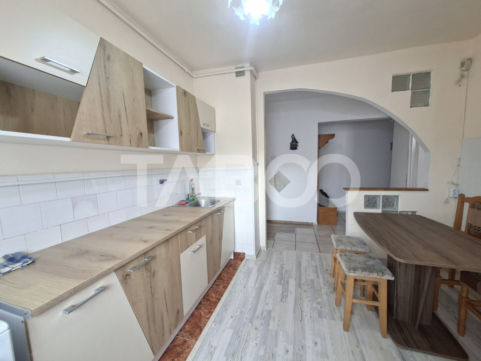 Apartament de vanzare 3 camere decomandat Mihai Viteazul bloc cu lift