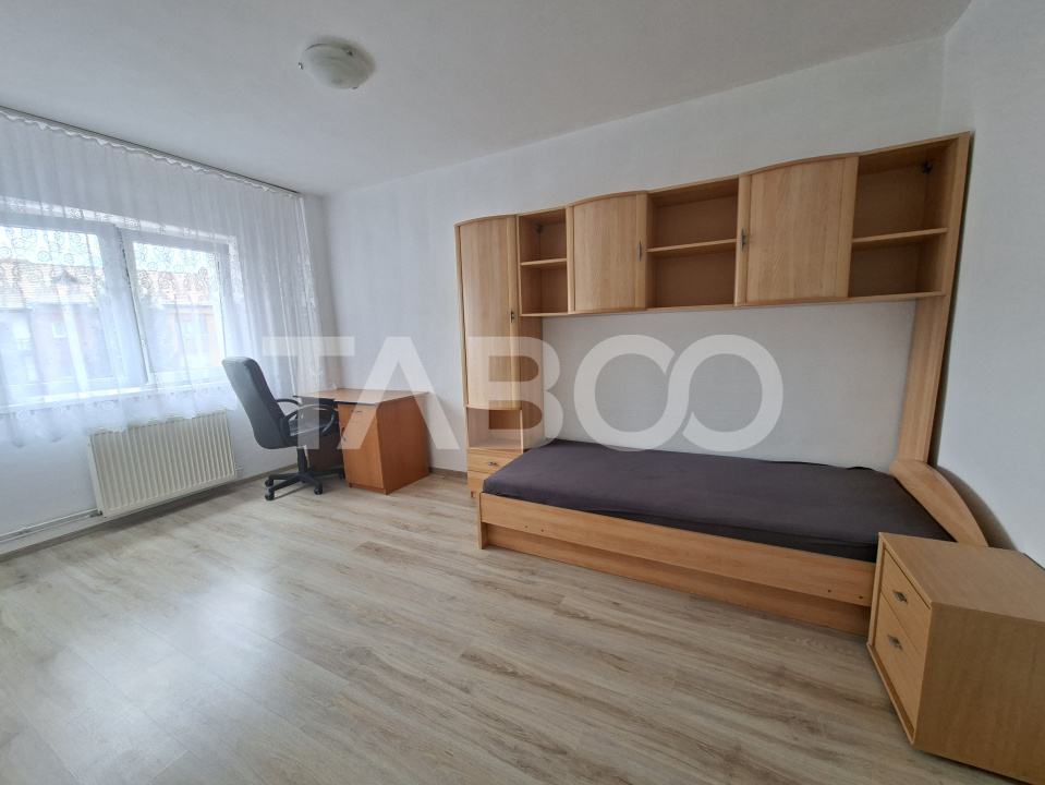 Apartament de vanzare 3 camere decomandat Mihai Viteazul bloc cu lift
