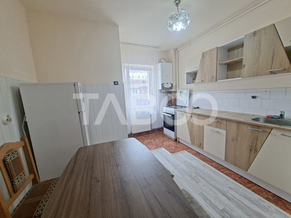 Apartament de vanzare 3 camere decomandat Mihai Viteazul bloc cu lift