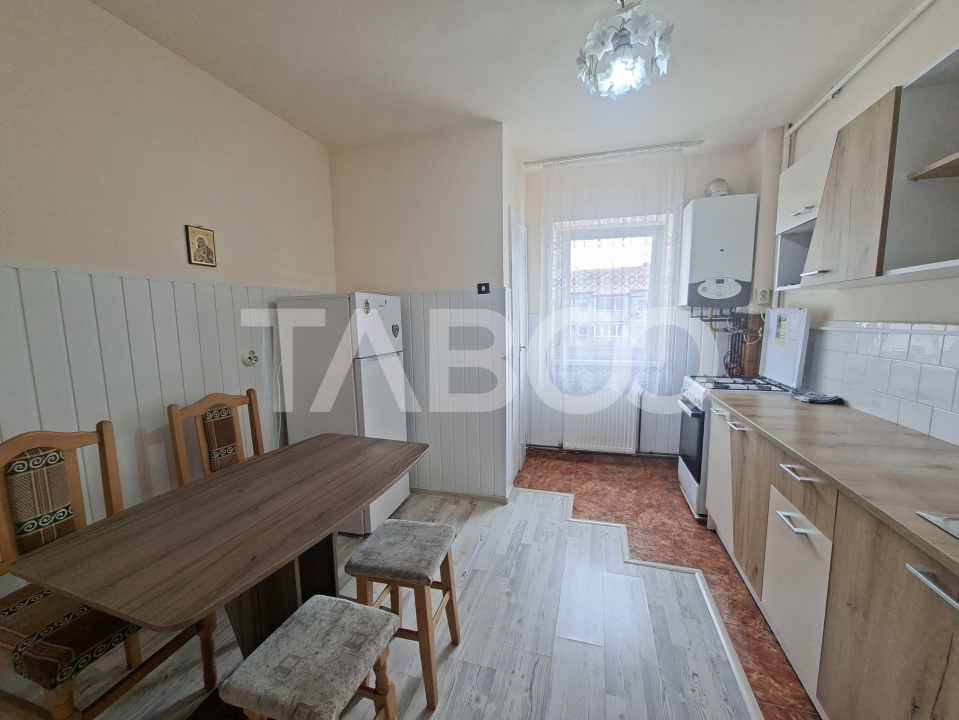 Apartament de vanzare 3 camere decomandat Mihai Viteazul bloc cu lift