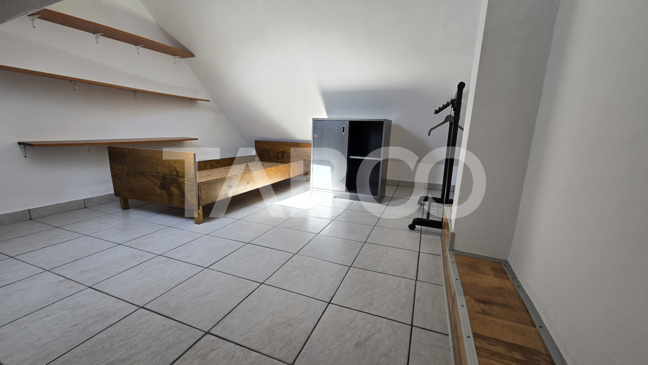 Apartament de vanzare 3 camere decomandate 115mpu balcon zona Tilisca