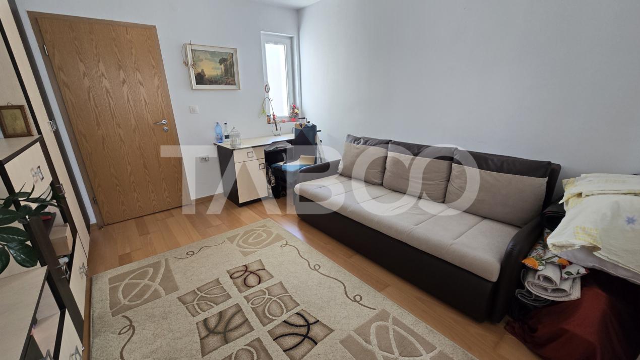 Apartament de vanzare 3 camere decomandate parcare zona Brana Selimbar
