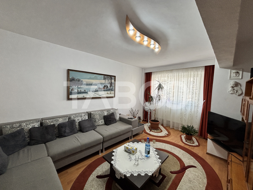 Apartament de vanzare  3 camere etaj 1 cu pivnita zona Valea Aurie