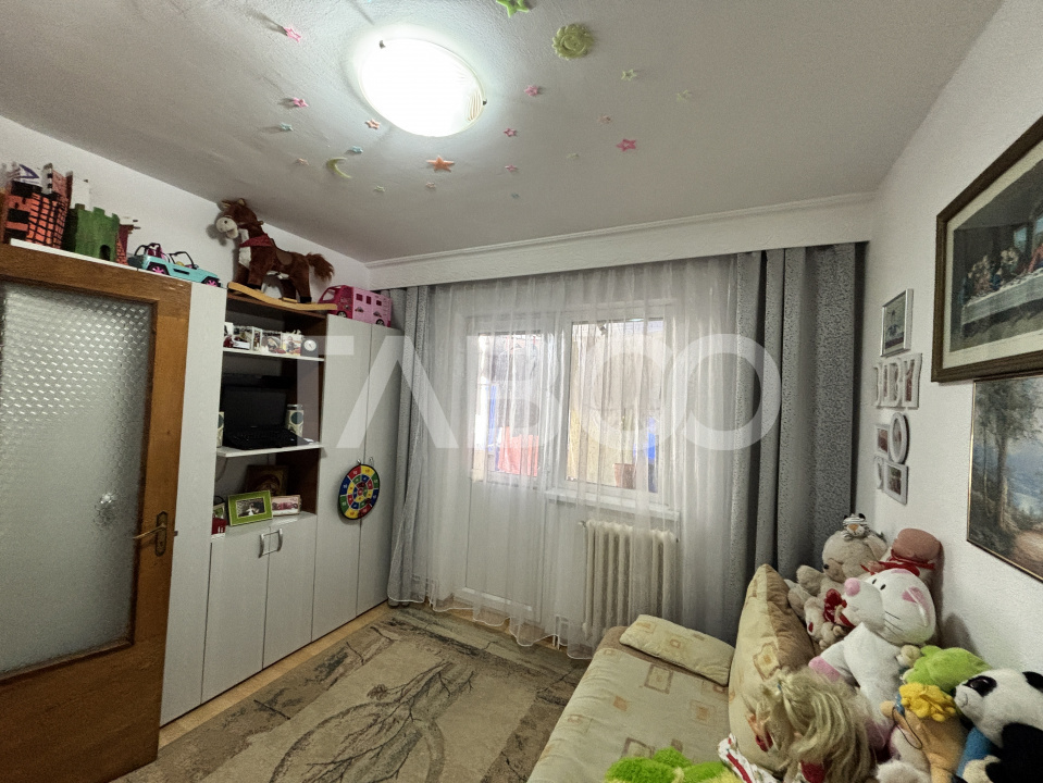 Apartament de vanzare  3 camere etaj 1 cu pivnita zona Valea Aurie