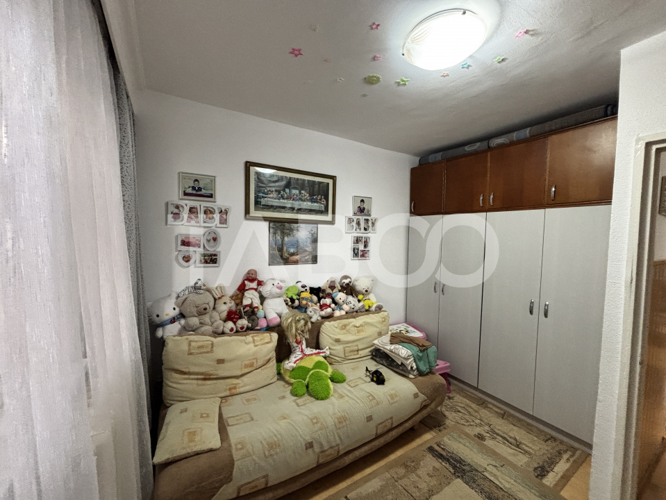 Apartament de vanzare  3 camere etaj 1 cu pivnita zona Valea Aurie