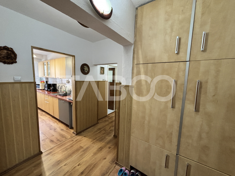 Apartament de vanzare  3 camere etaj 1 cu pivnita zona Valea Aurie