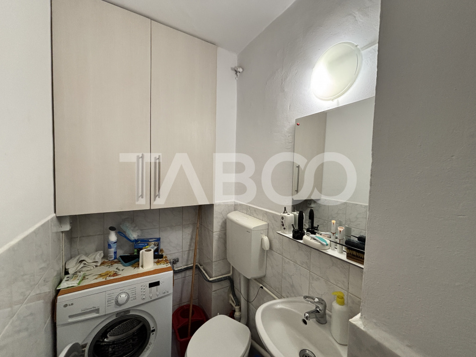 Apartament de vanzare  3 camere etaj 1 cu pivnita zona Valea Aurie