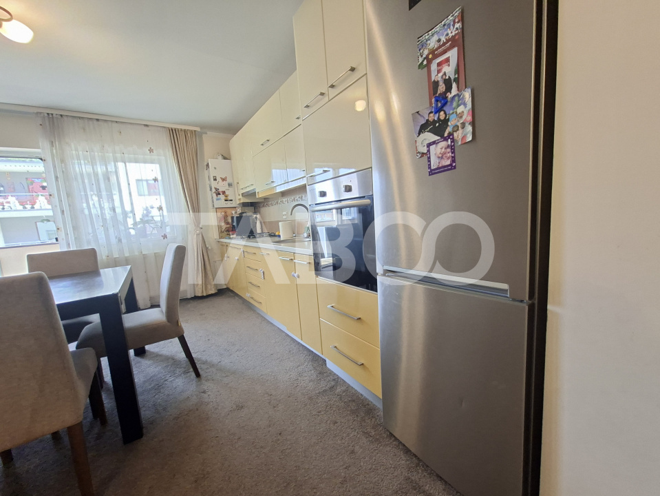 Apartament de vanzare 3 camere etaj 1 zona Brana + bloc cu gradina