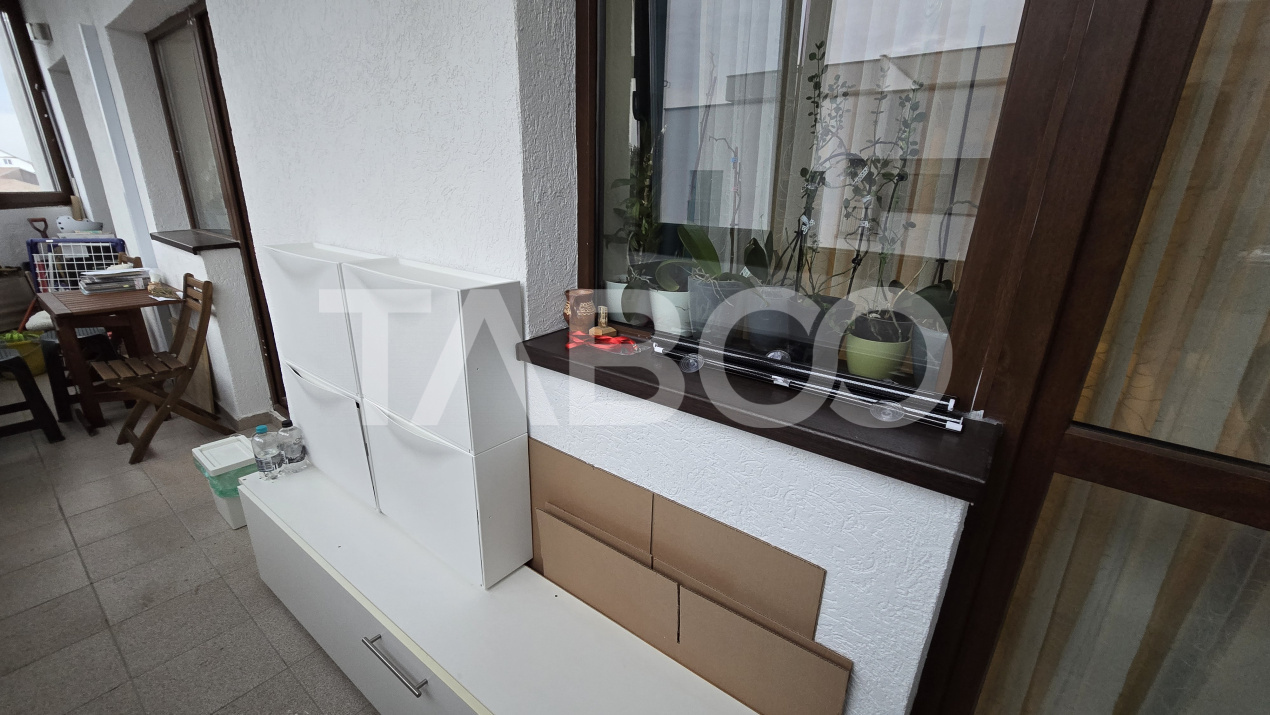 Apartament de vanzare 3 camere etaj intermediar balcon Doamna Stanca
