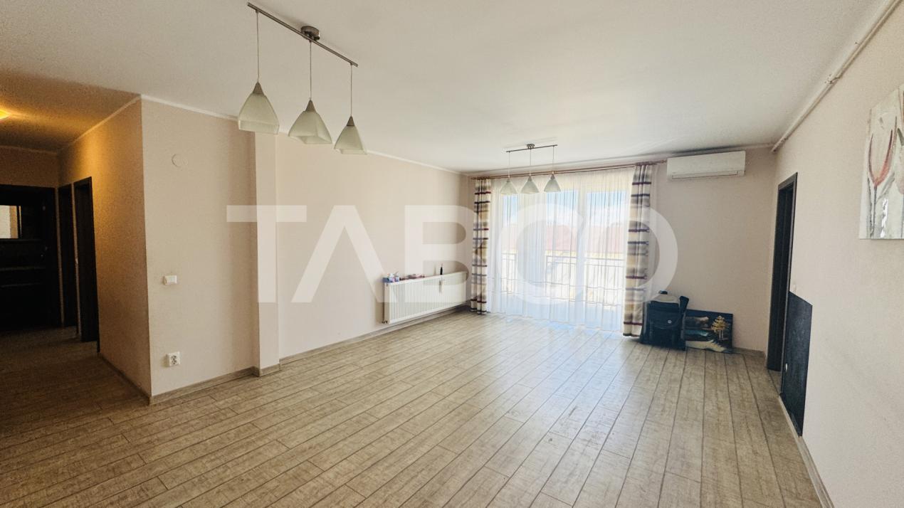 Apartament de vanzare 3 camere lift parcare bloc nou City Residence 
