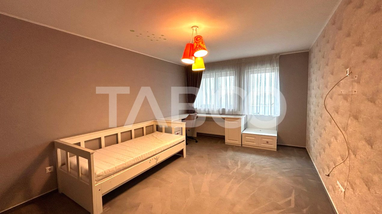 Apartament de vanzare 3 camere loc de parcare 2 bai balcon in Sibiu