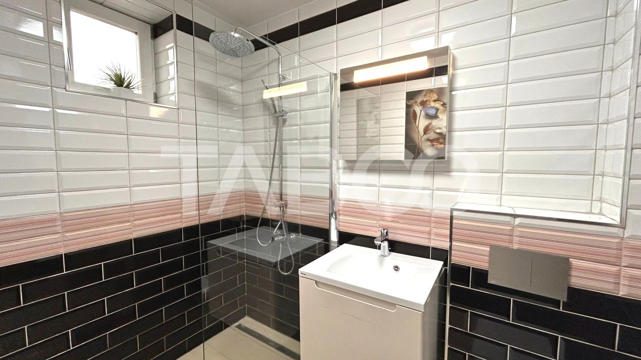 Apartament de vanzare 3 camere loc de parcare 2 bai balcon in Sibiu